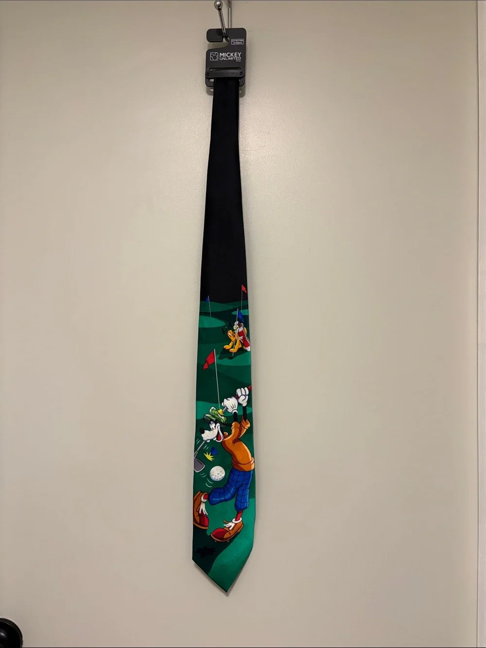 NWOT Mickey unlimited silk Goofy and Pluto golf theme tie.